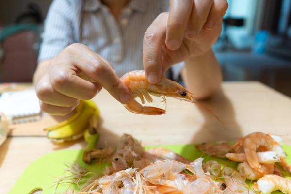 Cómo hacer una ensalada tropical con salsa rosa - Paso 7