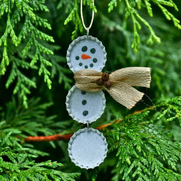 Cómo hacer adornos de Navidad con chapas