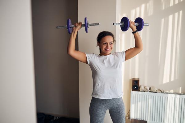 Cómo hacer press militar con mancuernas - Cómo hacer press militar con mancuernas paso a paso