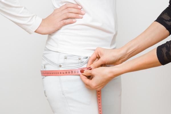 Cómo tomar medidas del cuerpo - Cómo medir la cadera