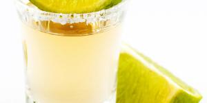 Cómo tomar un chupito sexy tequila