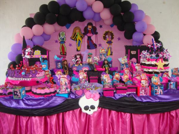 Cómo hacer una fiesta de Monster High