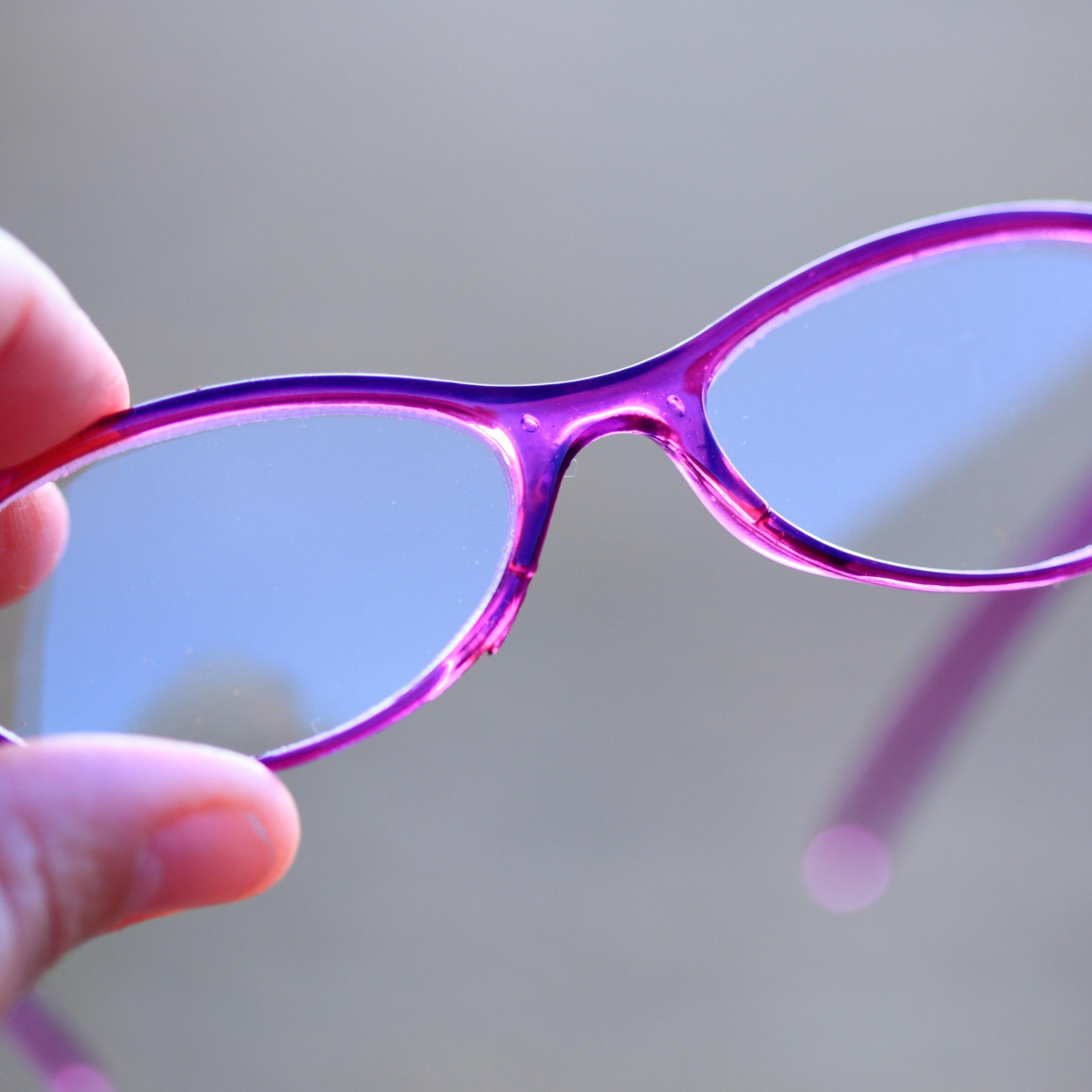 Como quitar el recubrimiento anti reflejo de las lentes