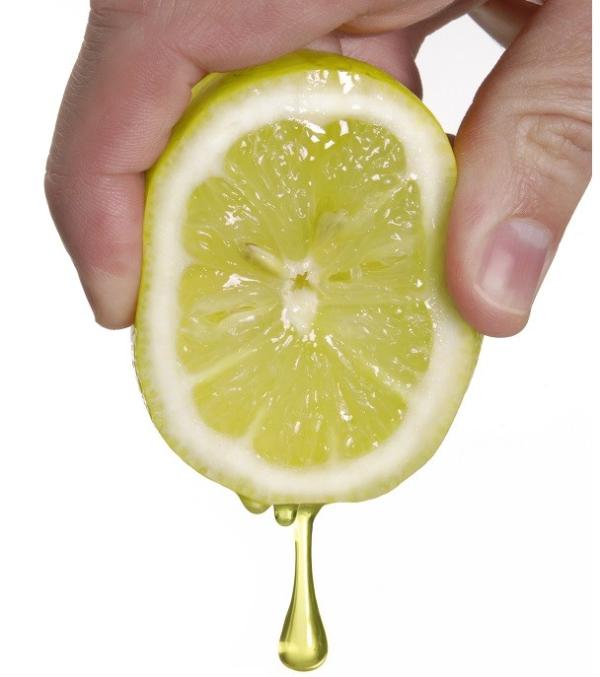 Remedios caseros para el dolor de riñones - Zumo de limón