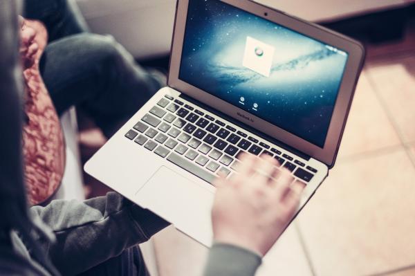 Cómo cambiar el nombre de usuario de mi MacBook - Paso 1