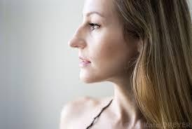 Cómo disimular la nariz aguileña