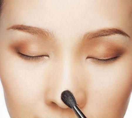 Cómo disimular la nariz aguileña - Paso 1