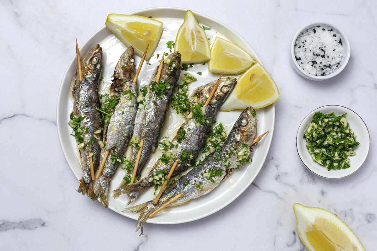 Cómo hacer sardinas al horno con ajo y perejil: paso a paso de una receta muy fácil