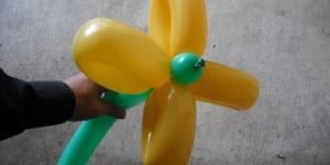 Cómo hacer una flor con globos