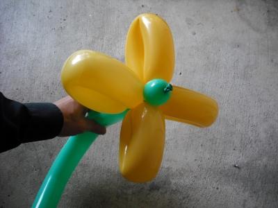 Cómo hacer una flor con globos