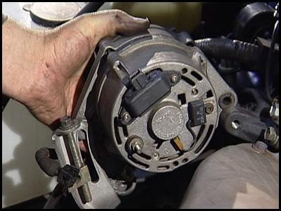 Cómo cambiar el alternador del coche 