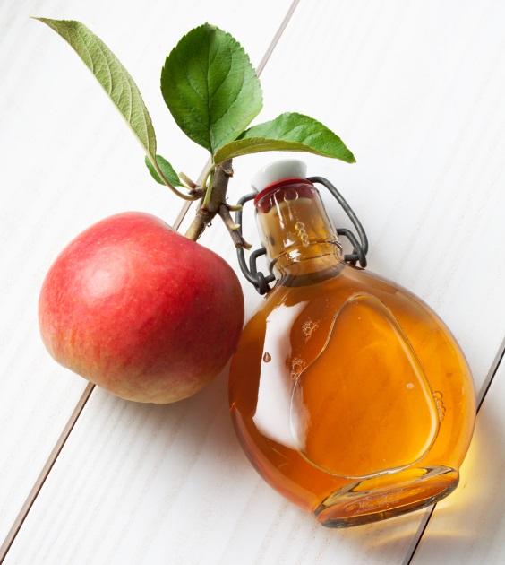 Cómo usar el vinagre de manzana para la cara