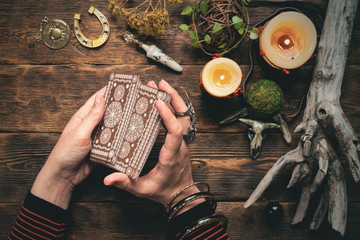 TAROT TELEFÓNICO: Fiable, Económico y Sin Gabinete - ¡Resuelve tus dudas!