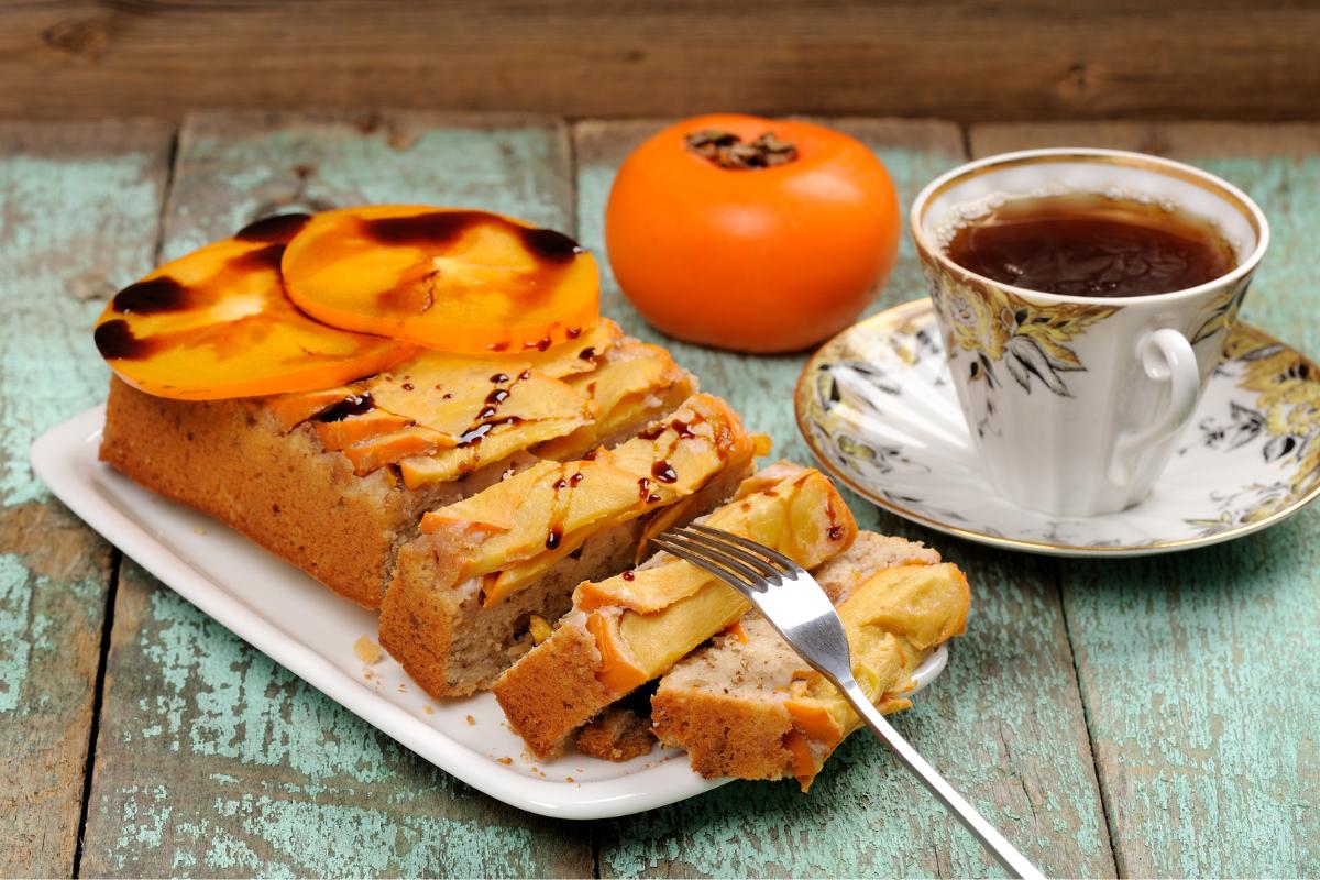 Cómo hacer bizcocho de caqui: receta sencilla y deliciosa