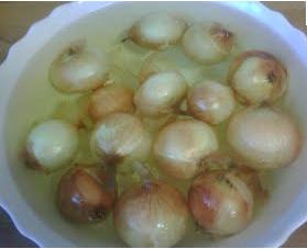 Cómo no llorar con la cebolla - Garantizado! - Cebollas sumergidas en agua y vinagre