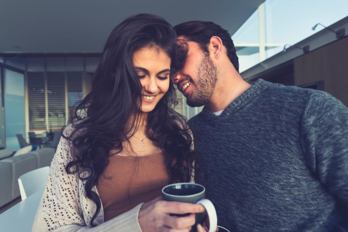 Negging: qué es esta dañina técnica para ligar y cómo detectar si te lo hacen