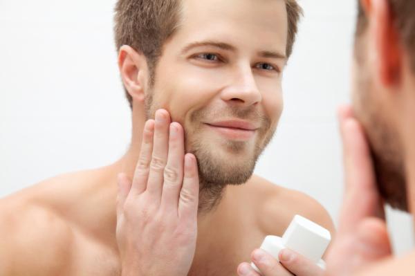 Como rejuvenecer el rostro masculino - Uso de cremas especiales 