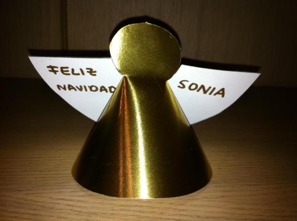 Cómo hacer un ángel dorado con cartulina