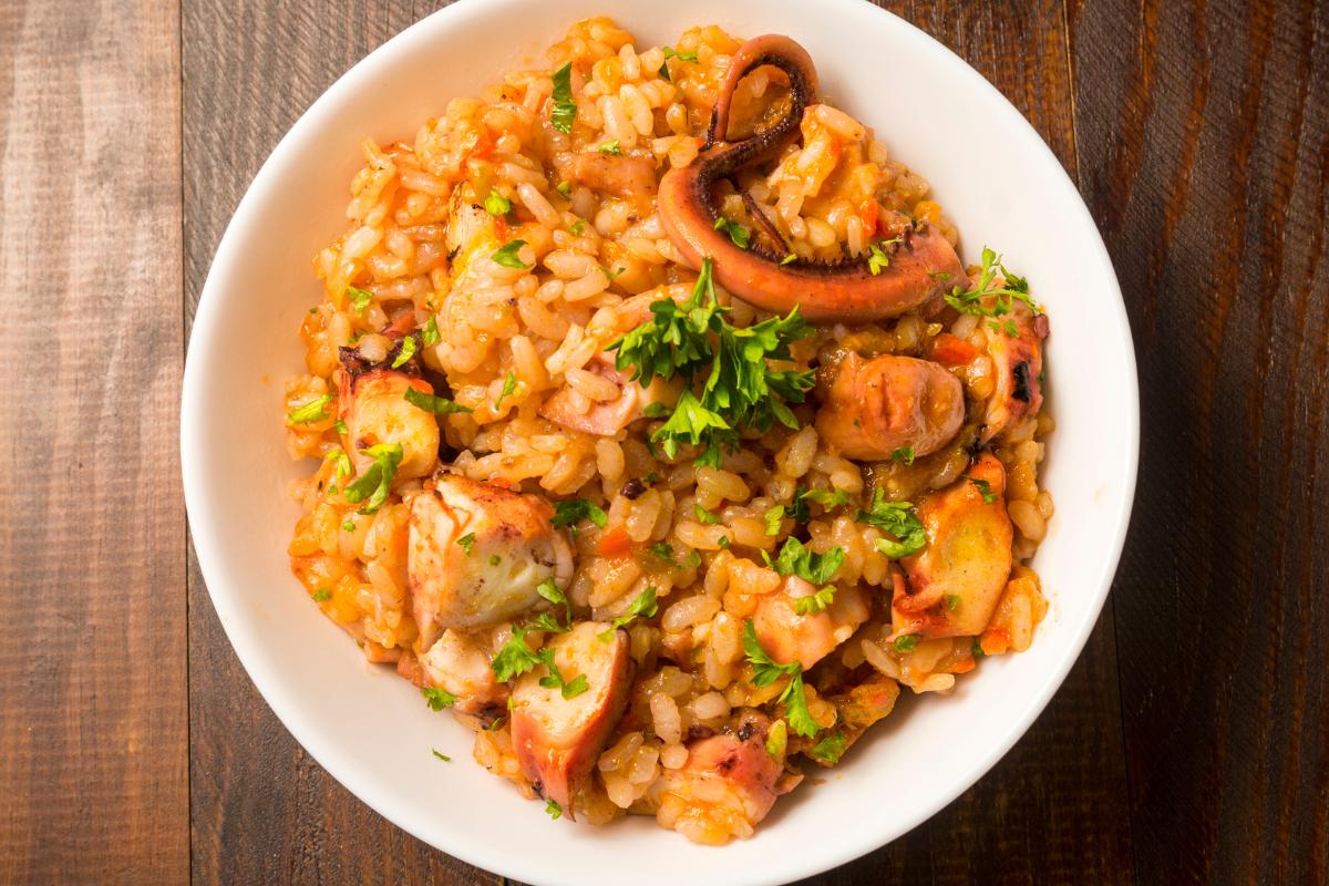 Arroz con pulpo y gambas meloso: receta tradicional y deliciosa
