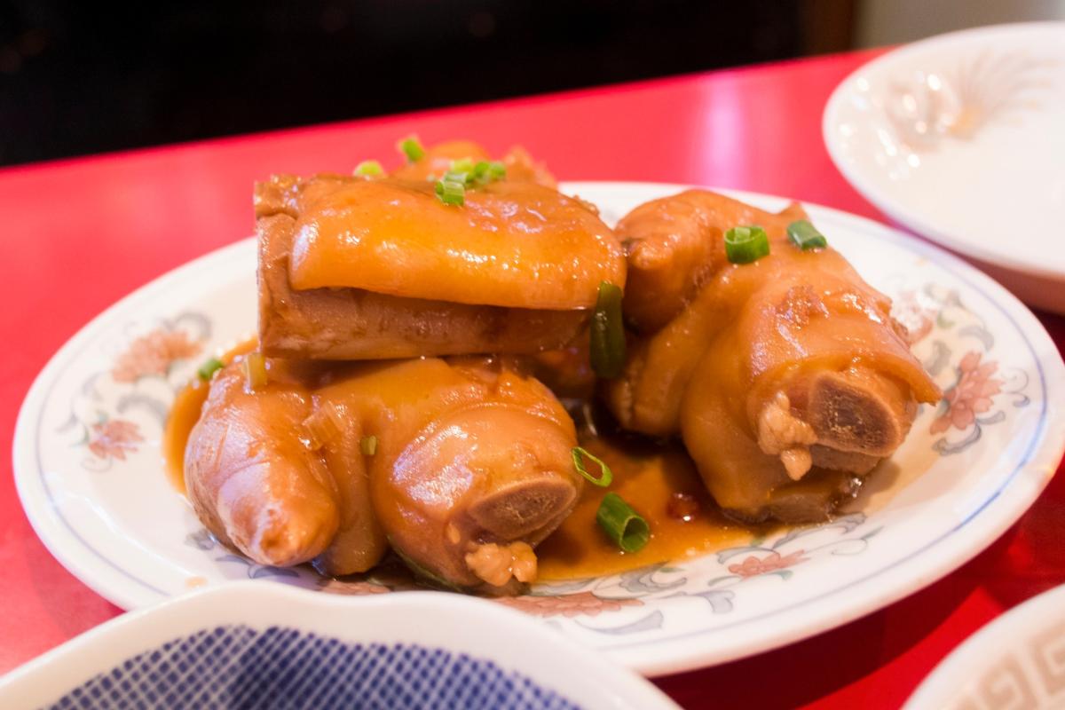 Manitas de cerdo en salsa: receta de la abuela tradicional