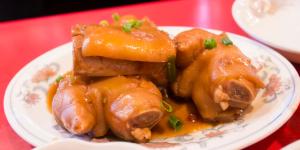 Manitas de cerdo en salsa: receta de la abuela tradicional