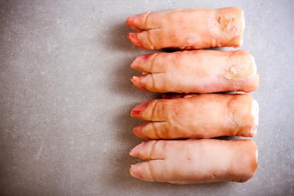 Manitas de cerdo en salsa: receta de la abuela tradicional - Paso 1