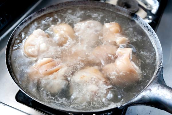 Manitas de cerdo en salsa: receta de la abuela tradicional - Paso 2