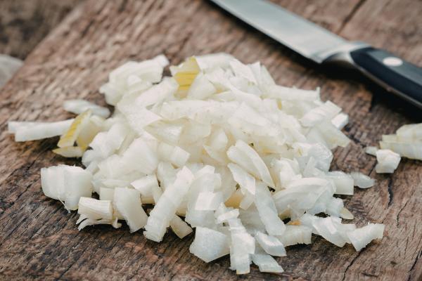 Manitas de cerdo en salsa: receta de la abuela tradicional - Paso 5