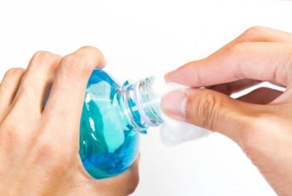 Cómo quitar pintura acrílica de la ropa - Cómo quitar pintura acrílica de la ropa con alcohol isopropílico