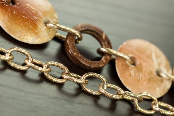 Cómo limpiar joyería de fantasía dorada - Cómo limpiar la bisutería ennegrecida