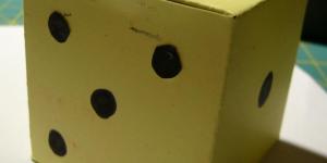Cómo hacer un dado de cartulina