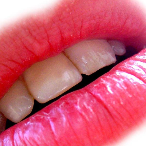 Cómo eliminar la placa en los dientes