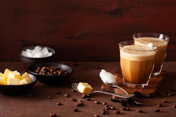 Café keto o bulletproof coffee: qué es, para qué sirve en la dieta cetogénica y cómo hacerlo