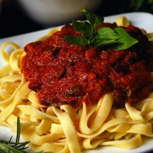 Cómo cocinar tallarines a la boloñesa