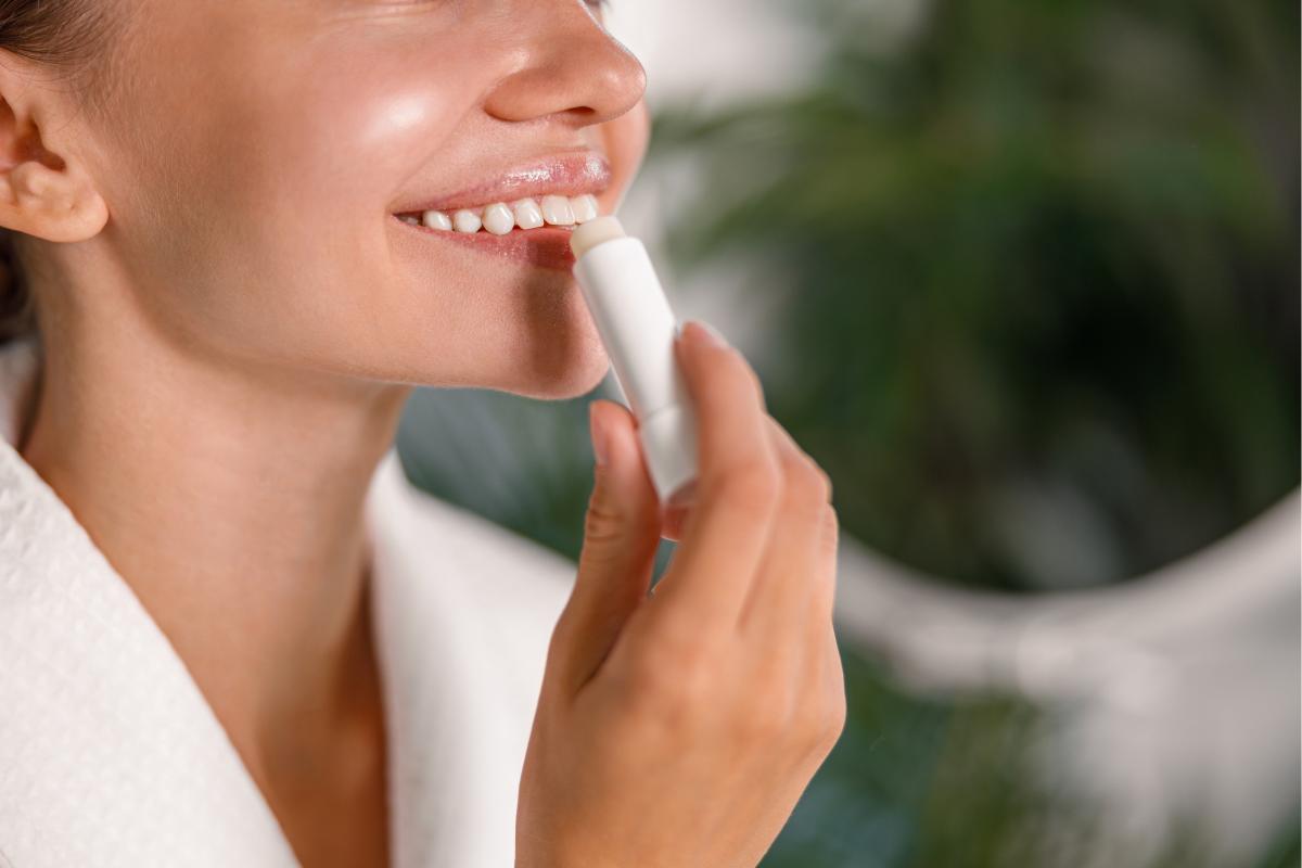 Cómo curar los labios quemados por el sol