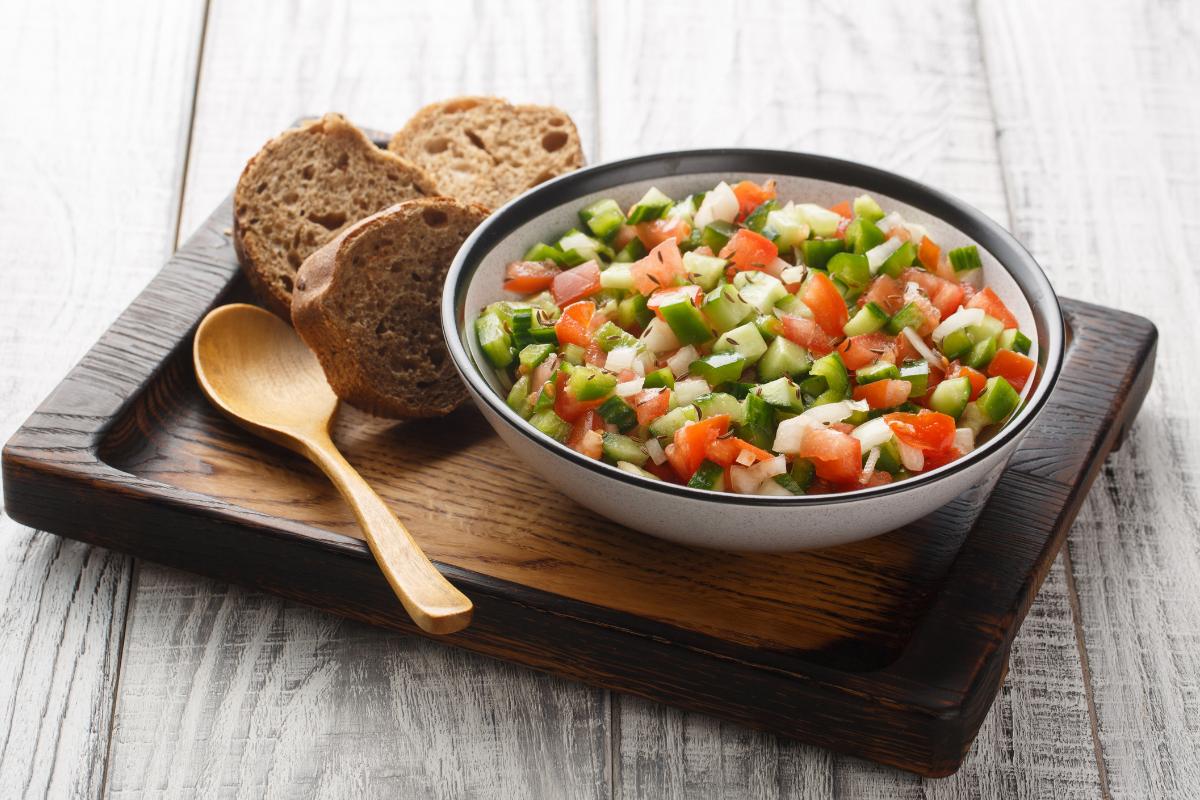 Cómo hacer pipirrana de Jaén, una receta fácil para el verano