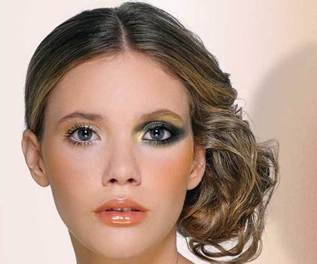 Cómo agrandar los ojos con maquillaje