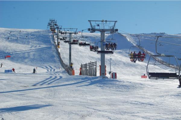Dónde esquiar en Madrid: las mejores pistas para disfrutar en la nieve - Sierra de Béjar La Covatilla