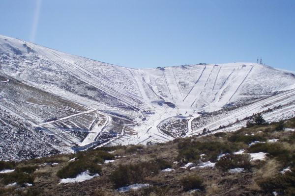 Dónde esquiar en Madrid: las mejores pistas para disfrutar en la nieve - Valdesquí