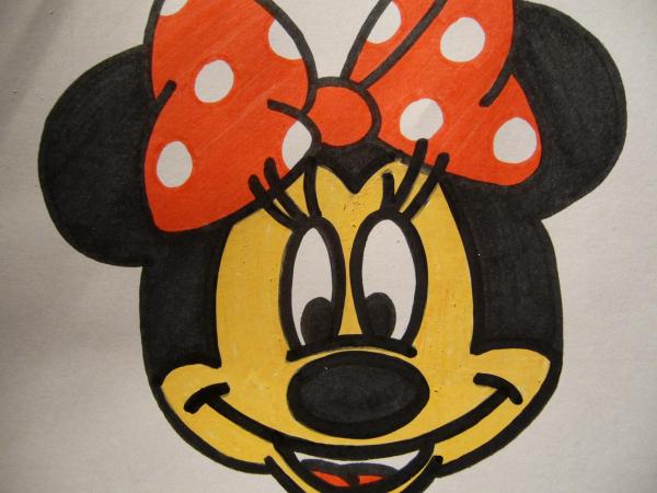 Cómo dibujar la cara de Minnie Mouse - Paso 9