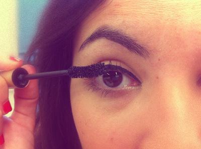 Cómo aplicar la máscara de pestañas fácilmente - Paso 2