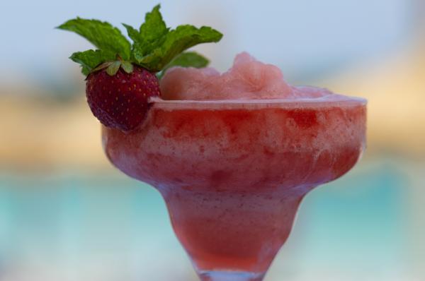Cómo hacer un daiquiri de fresa - Paso 7