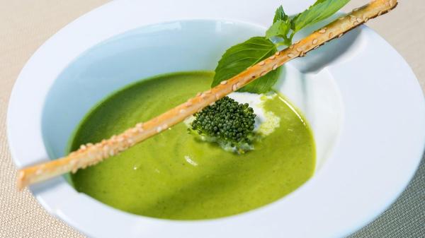 Salmorejo de calabacín: receta fácil, ligera y muy cremosa lista en 10 minutos - Paso 14