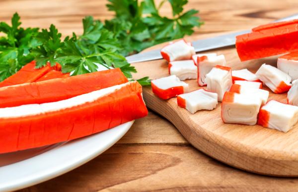 Cómo hacer una ensalada marinera con salsa rosa - Paso 3