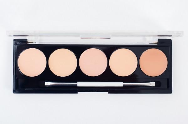 Cómo hacer que la sombra de ojos dure más - Paso 2