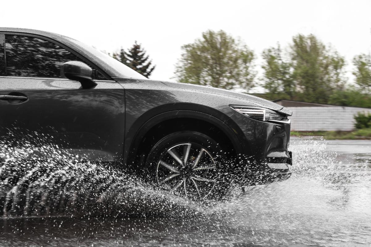 Qué es el aquaplaning y cómo evitarlo
