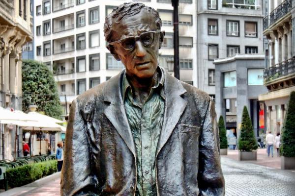 Esculturas españolas famosas: obras imprescindibles que debes conocer - Estatua de Woody Allen - Oviedo