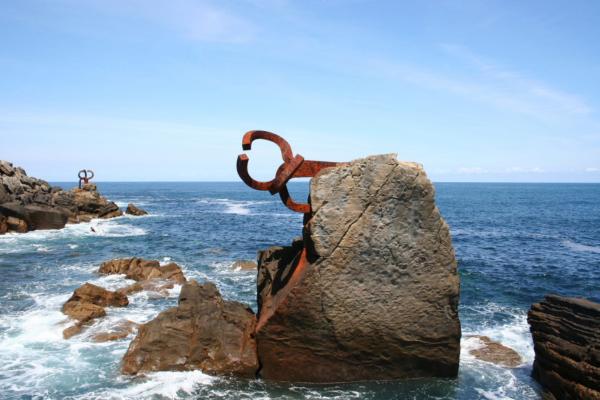 Esculturas españolas famosas: obras imprescindibles que debes conocer - Peine del Viento - San Sebastián