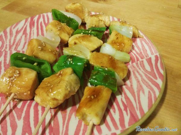 5 recetas fáciles para cenar sano - Brochetas de pollo en salsa teriyaki