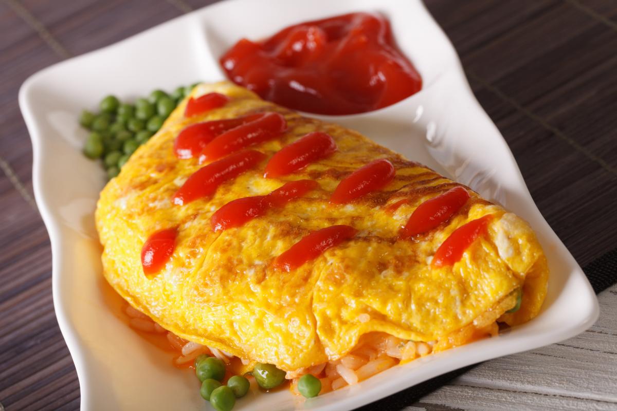 Cómo hacer omurice o tortilla de arroz japonesa